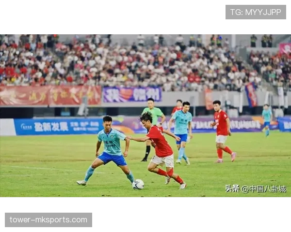 足球赛季高潮迭起：新星闪耀赛场，经典对决点燃球迷激情